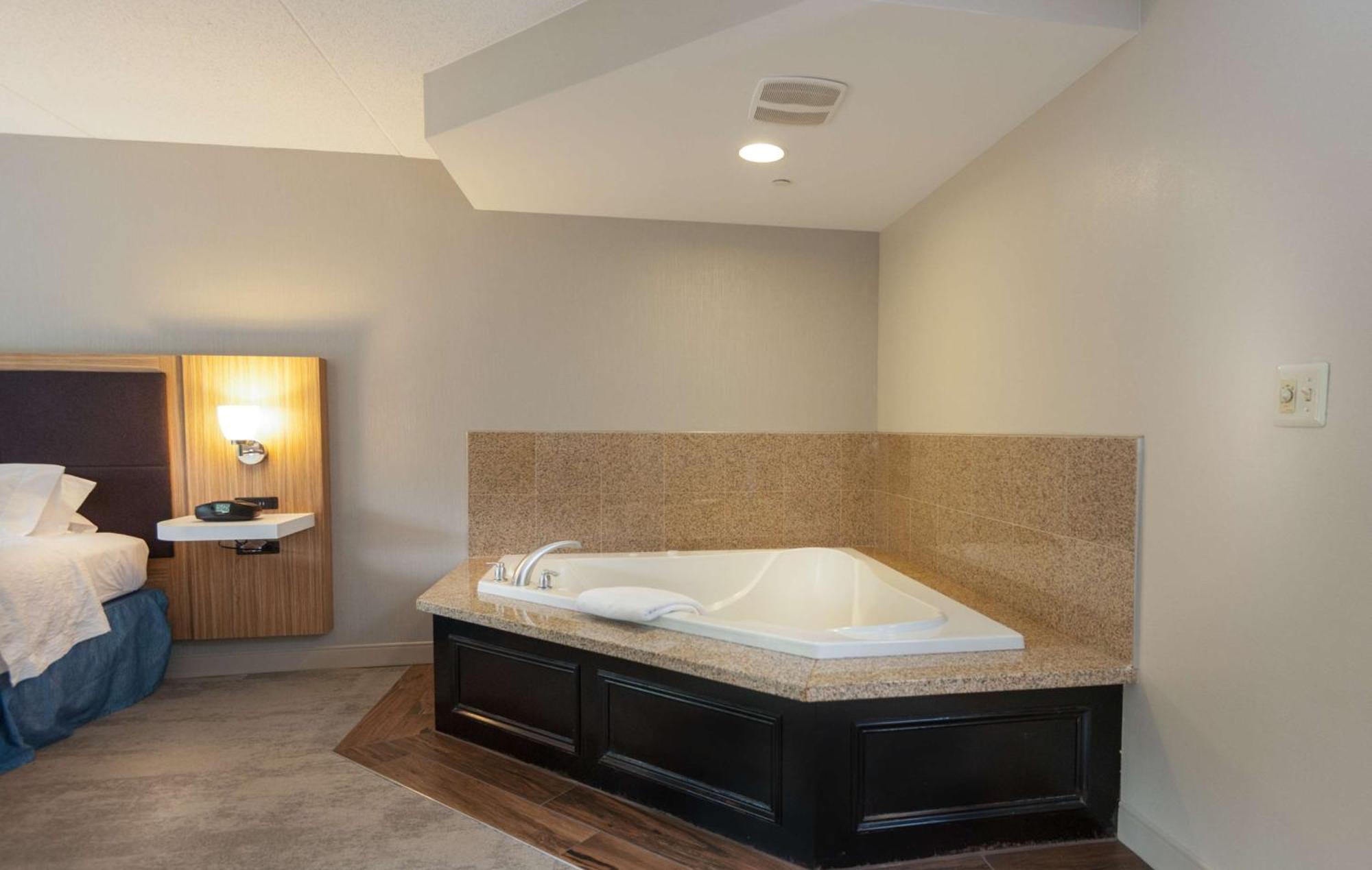 Hampton Inn Doylestown Warrington Екстер'єр фото