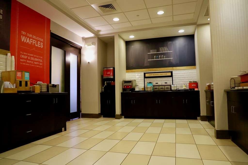 Hampton Inn Doylestown Warrington Ресторан фото